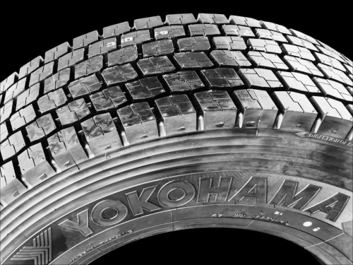 Грузовая шина Yokohama 704R 315/70 R22.5 154/150L, ведущая ось